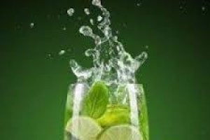 مضرات عجیب نوشیدن آب و لیمو ناشتا!